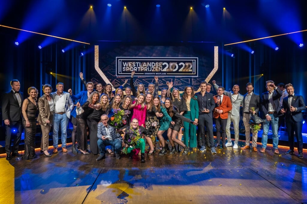 De winnaars van de Westlandse Sportprijzen 2022 op het podium.