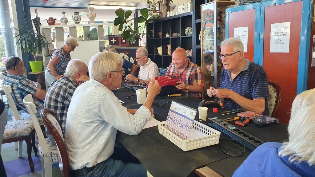Het volgende Repair Café vindt plaats op donderdag 26 januari aan de Energieweg 13 in Alphen.