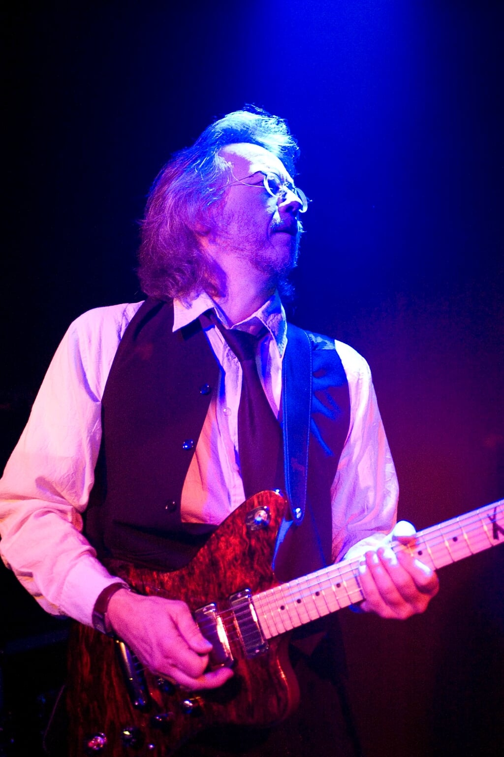 Ronn van Etten speelt songs van Eric Clapton. 