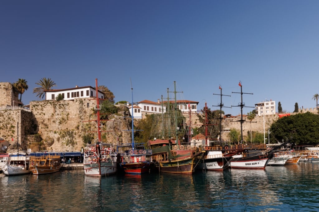 De schilderachtige haven in het historische hart van Antalya is een bezoekje waard. (Foto Hannie Verhoeven)
