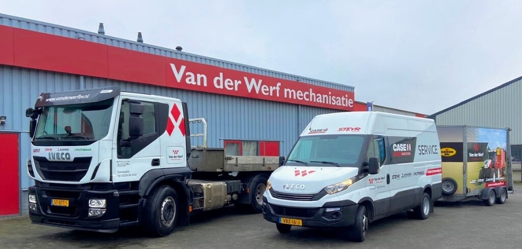 De servicewagens van Van der Werf Mechanisatie in Zwaagdijk.