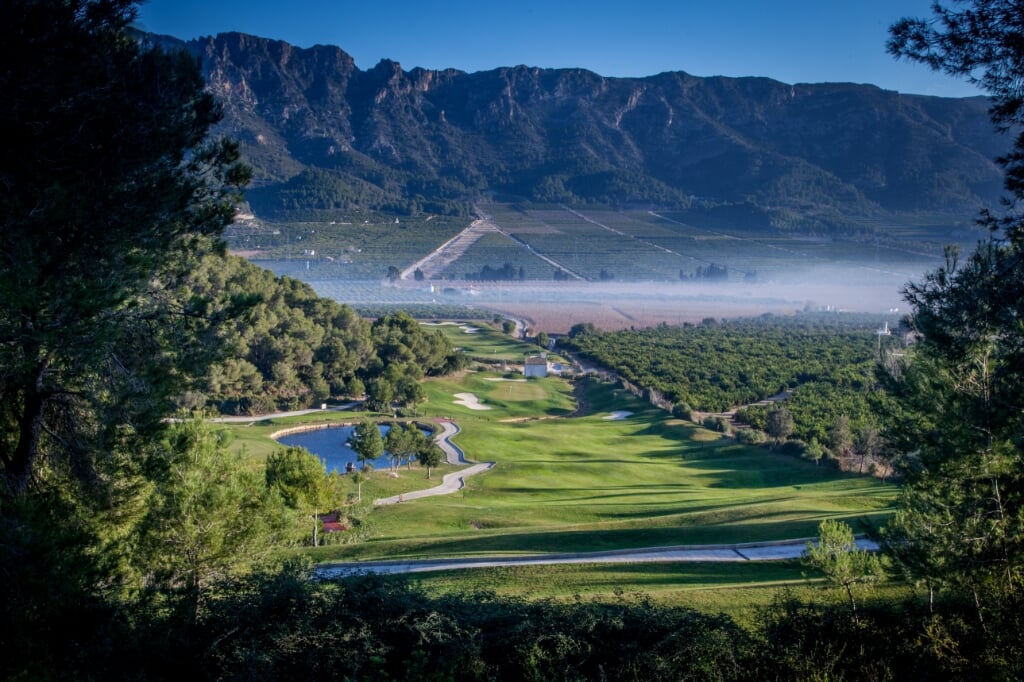 De prachtige setting van La Galiana, met de vijftiende hole. De course is een verborgen diamant in het pakket van 3D Golfvakanties.