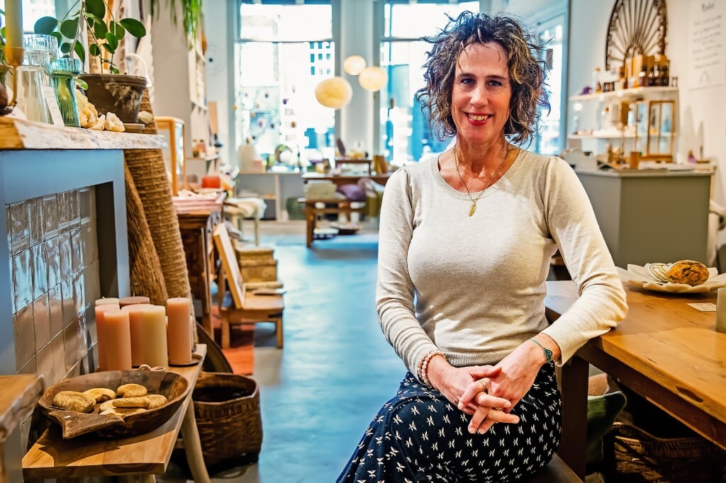 Therese Uyterlinde is interieurstyliste en feng-shui expert met een winkel in hartje Haarlem.