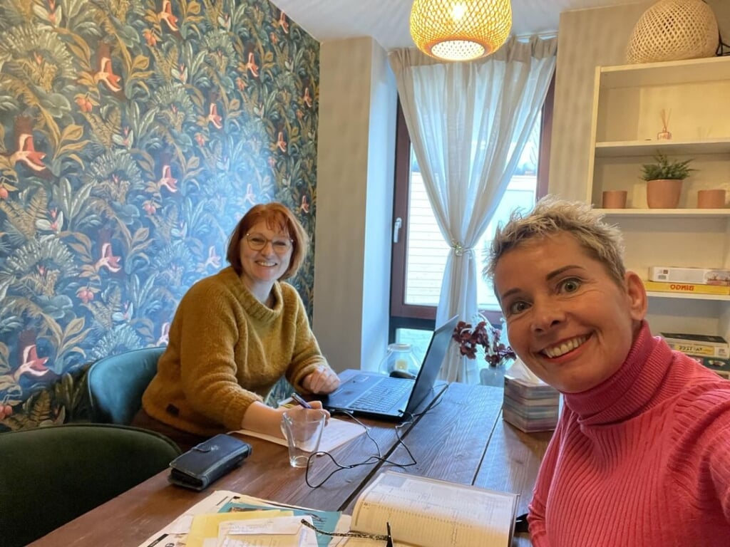 Ilse van den Bos (l.) en Hilda van der Burgh zoeken vrouwelijke ondernemers.