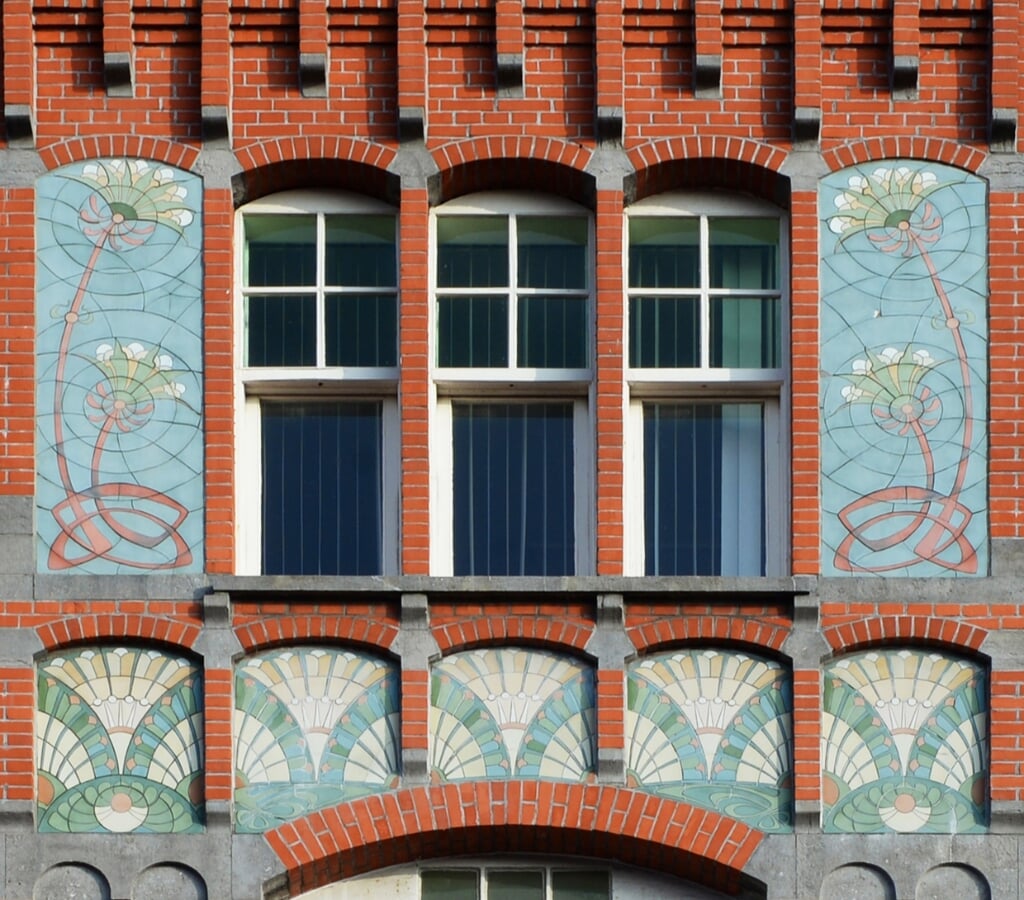 In veel Haagse gebouwen zijn nog kenmerken van de kunststroming art nouveau terug te vinden.