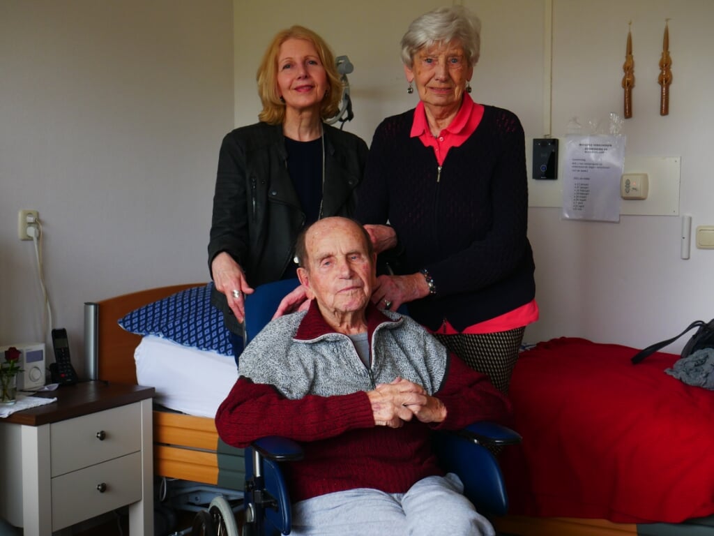 José Poncin (66) in woonzorgcentrum Steenvoorde, waar haar ouders Erica (91) en Bep (99) wonen.
