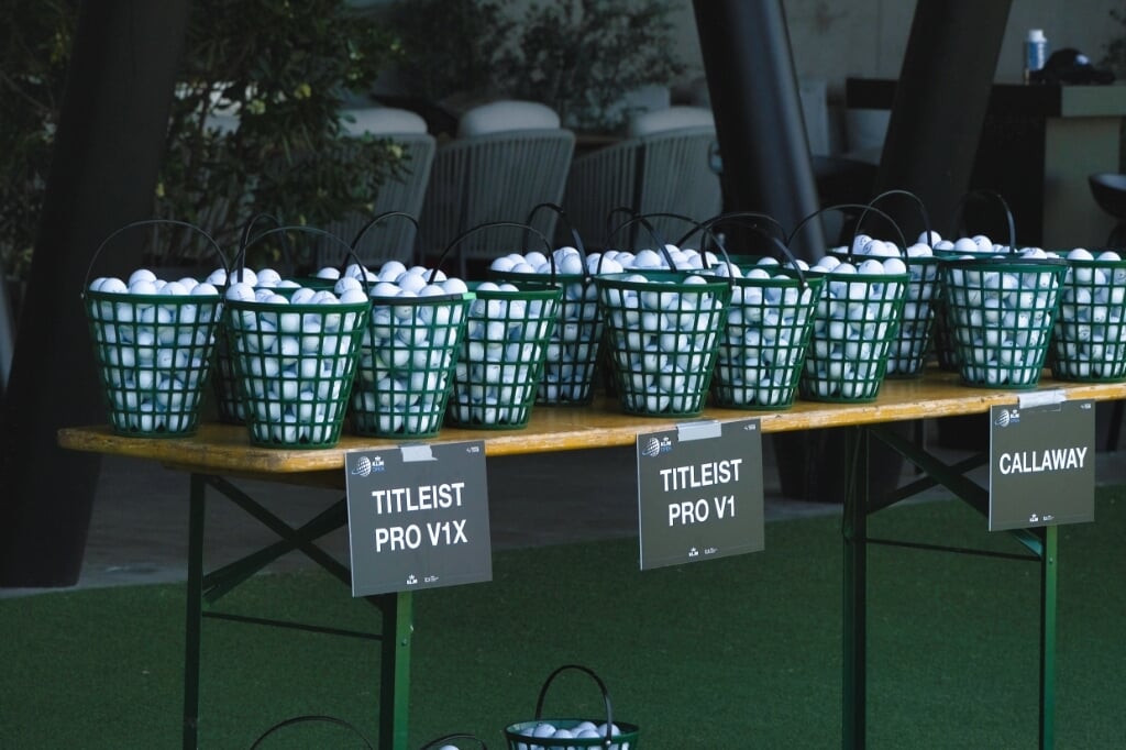 Ballen staan klaar op de range: zeg het maar, welk merk, welk type? (Foto Golfsupport.nl)