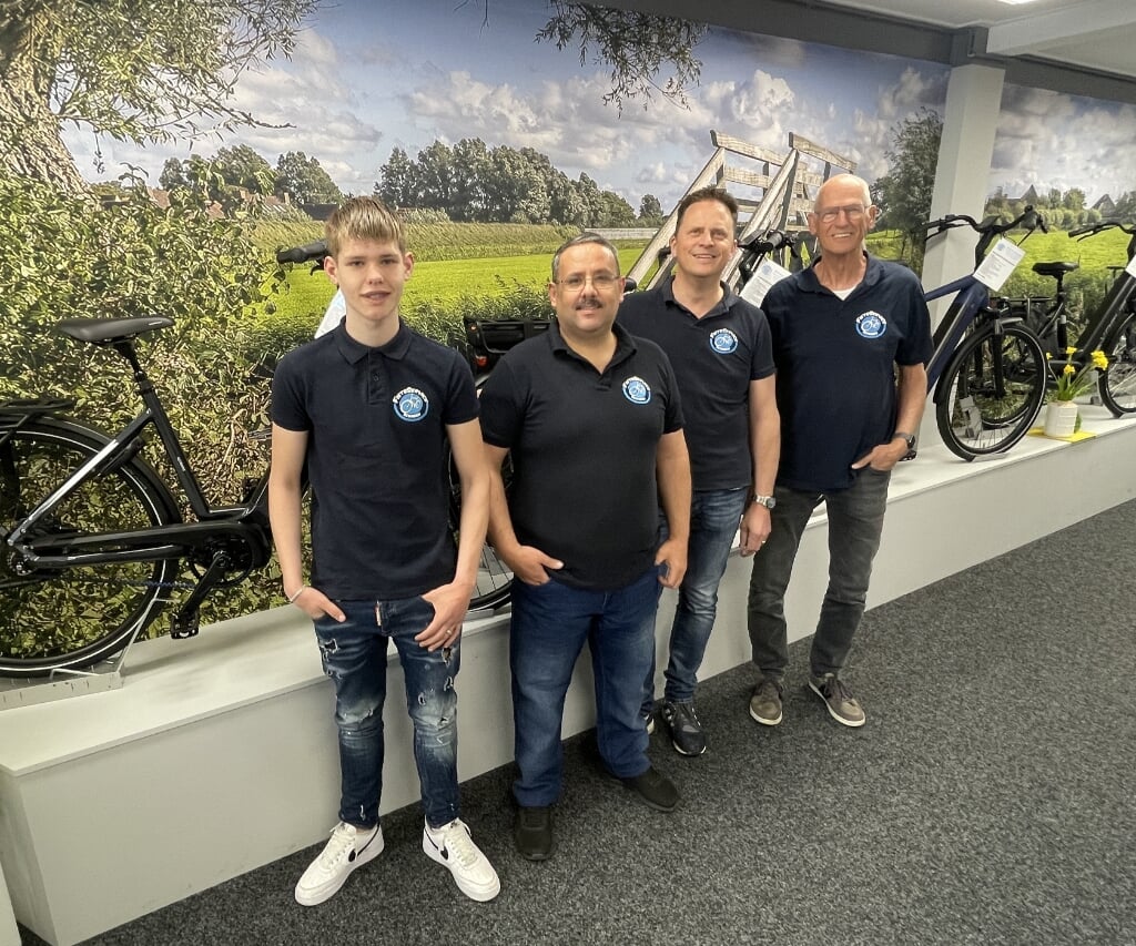Team FietsService, vlnr: Mees de Bock, Hamid Tayar, Patrick Venema en Peter Rossenaar.