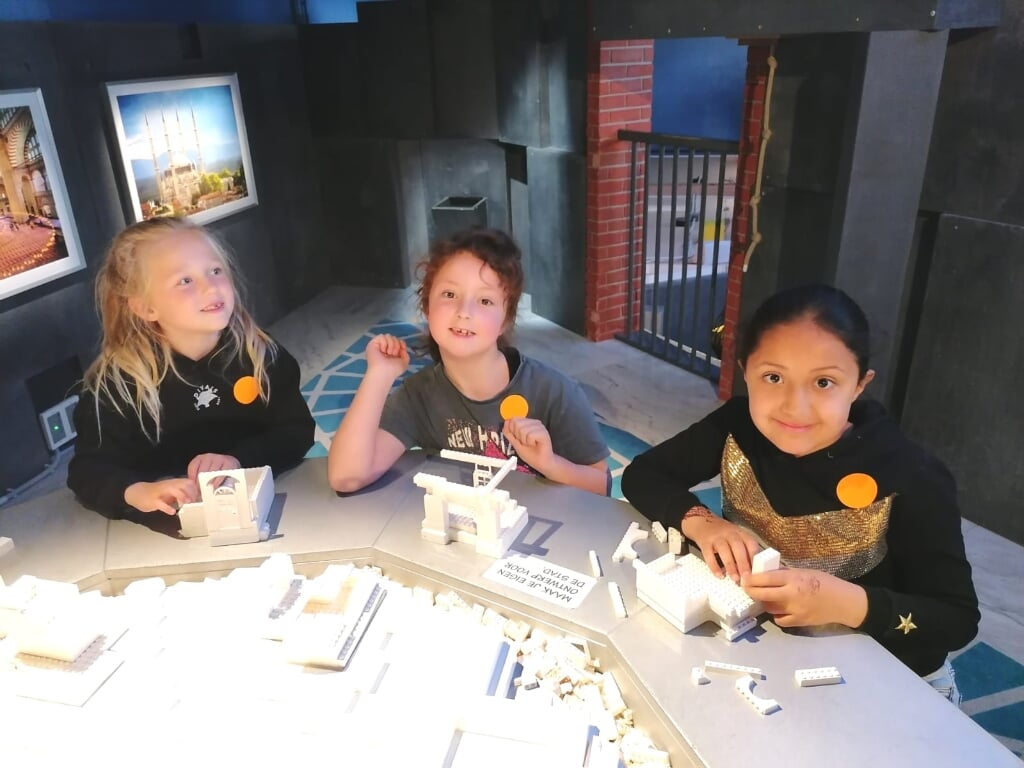 De kinderen kon ook actief bezig zijn in het Wereldmuseum.