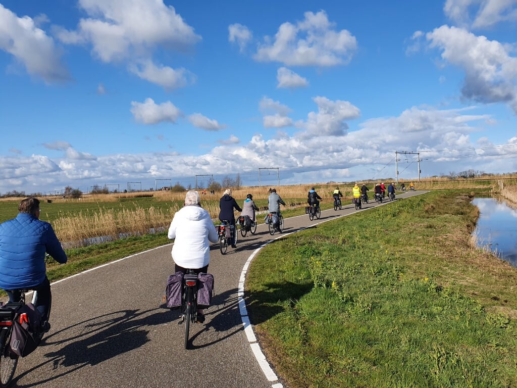 De fietsgroep maakt elke tweede en vierde dinsdag een tocht van ongeveer 25 kilometer.