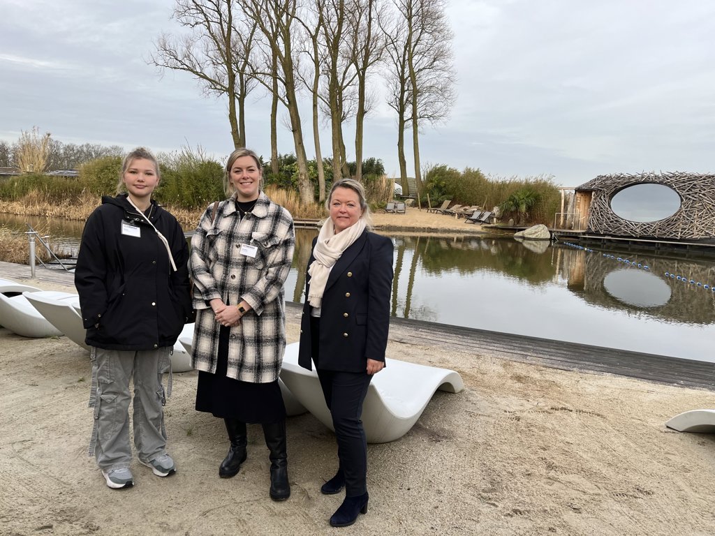 Een mooie tour door Fort Resort Beemster. Rebekka van het Gerrit Rietveld, met docente Laura Beers en Eveline Colijn.