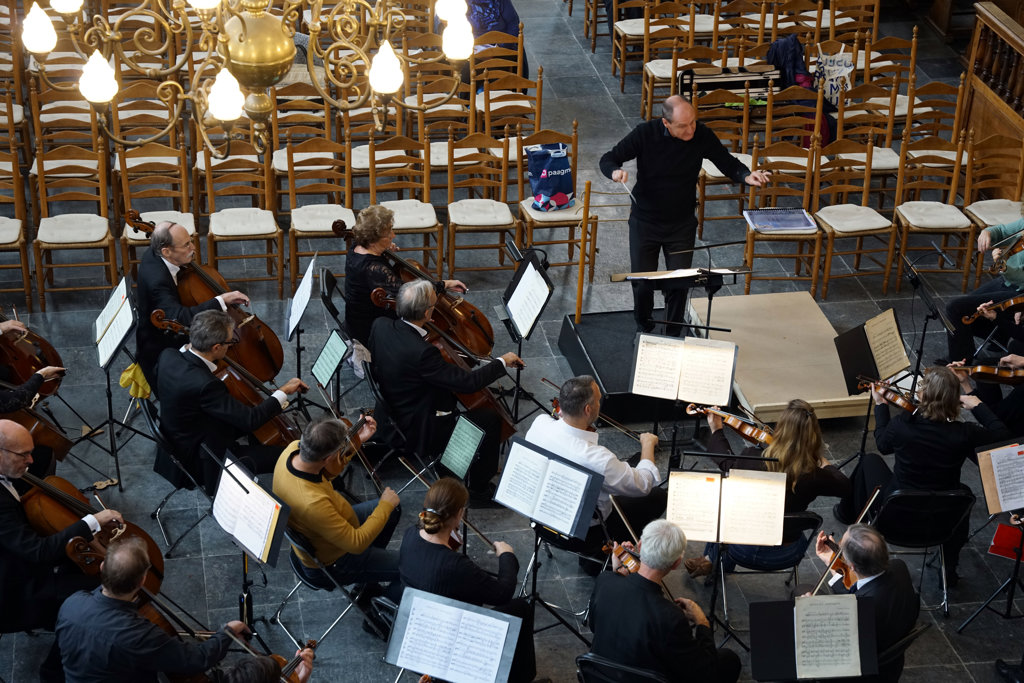 Het Delfts Symphonie Orkest repeteert met dirigent Frank de Groot in Lutherse kerk