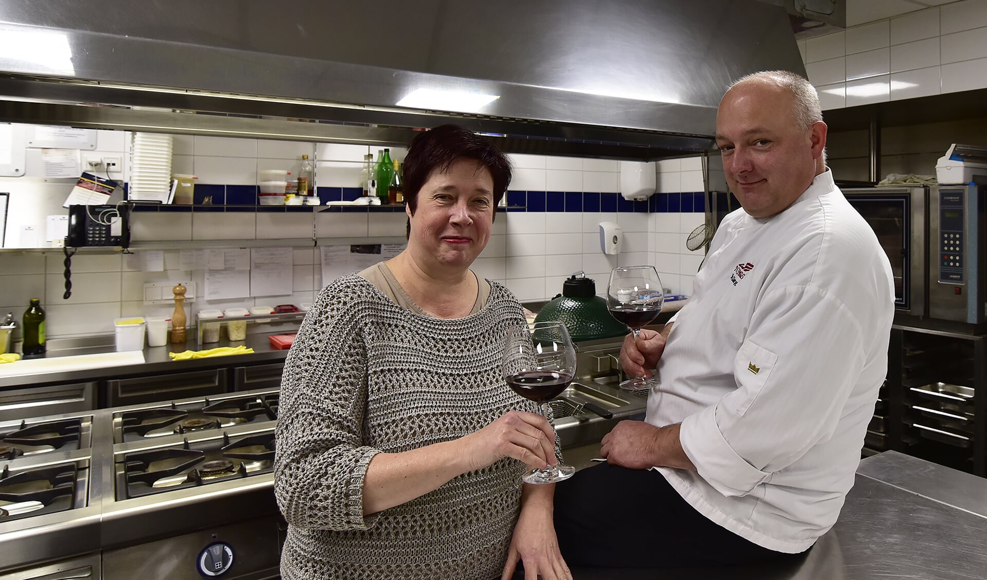 Yvonne en Ronald in de pas vernieuwde keuken van 't Ganzengors. Foto: René Bakker.