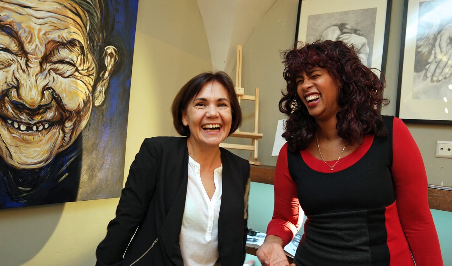 Kunstenares Joanna Smolarz met Sandra Stakel