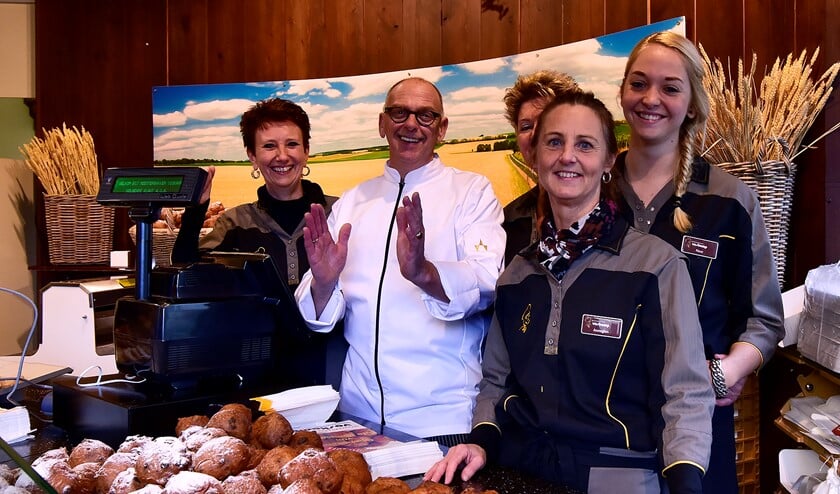 Grote vreugde bij het team van Bakkerij Voskamp. Foto's: René Bakker.