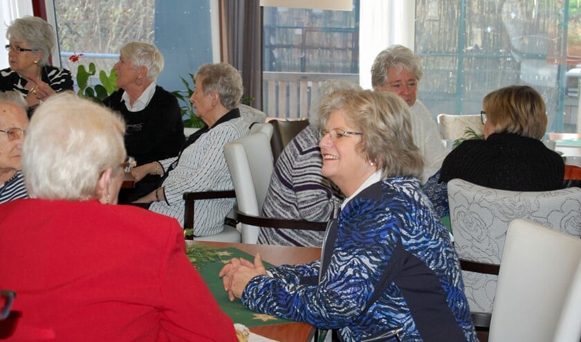 Wethouder Margriet den Brok in gesprek met ouderen