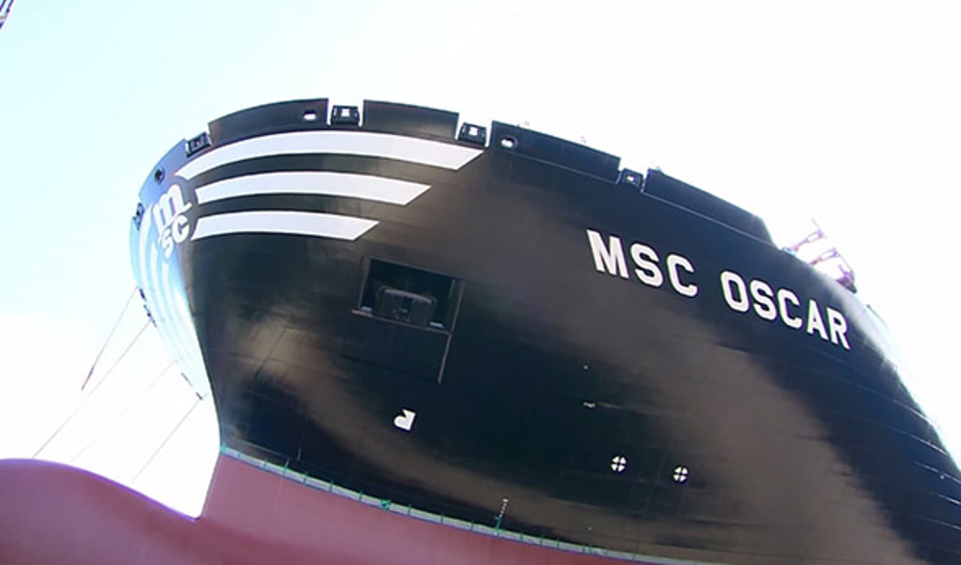 Het nieuwe grootste containerschip is onderweg naar de Rotterdamse haven. Foto: GHR.