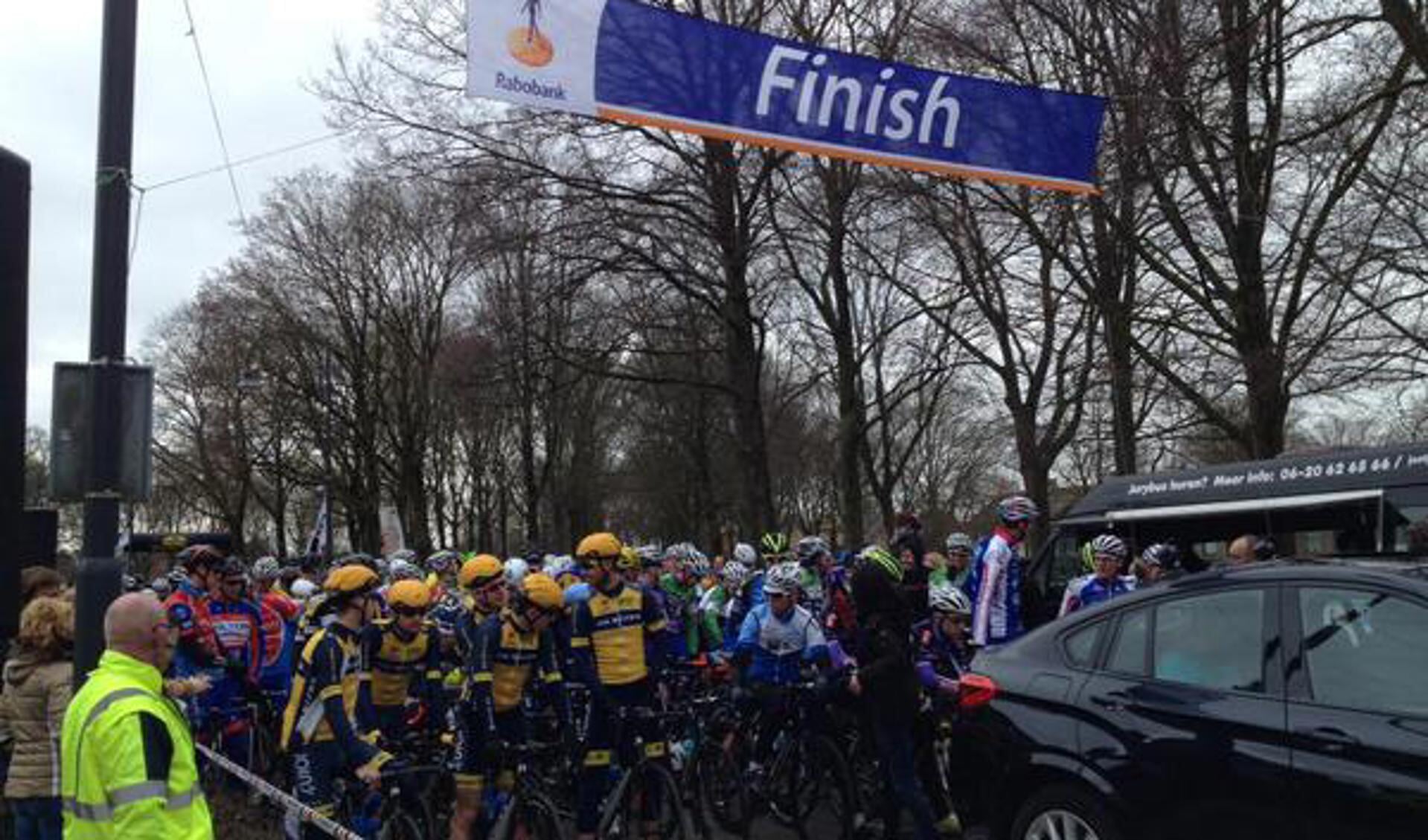 Team Join-S-De Rijke voor de start van de Omloop Houtse Linies.