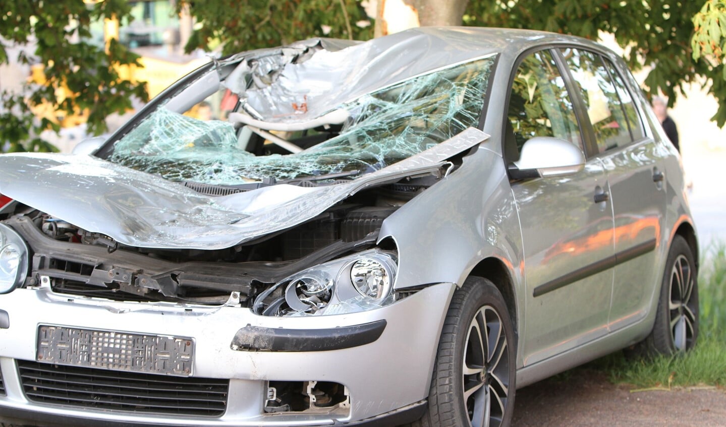 Auto zwaar beschadigd