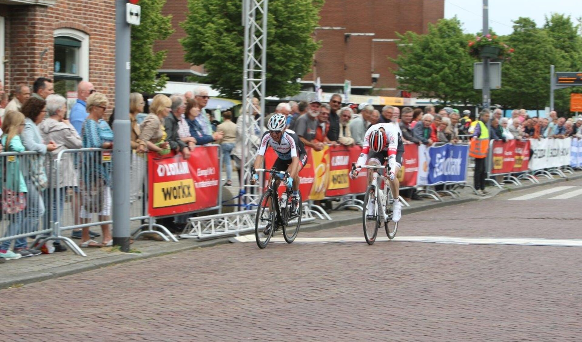Erik Meerkerk wint in Rozenburg. Foto: Javelin.