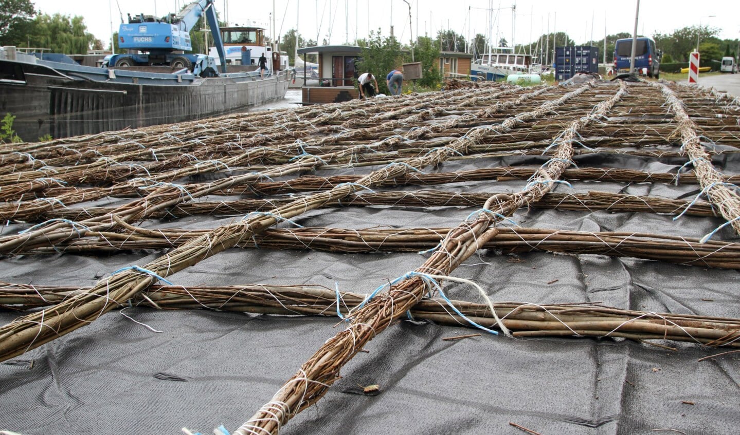 De matten worden met de hand gevlochten