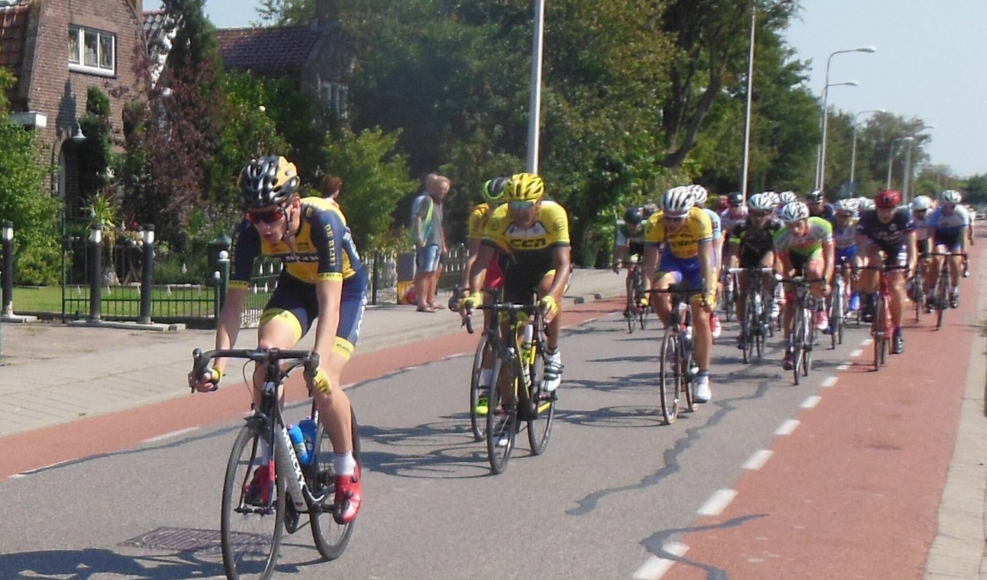 Jordi Talen, het peloton aanvoerend in de Ronde van Zuidland, zal tijdens de koppeltijdrit in Abbenbroek een koppel vormen met Wilco Kelderman. Foto: Dan Rolandus.