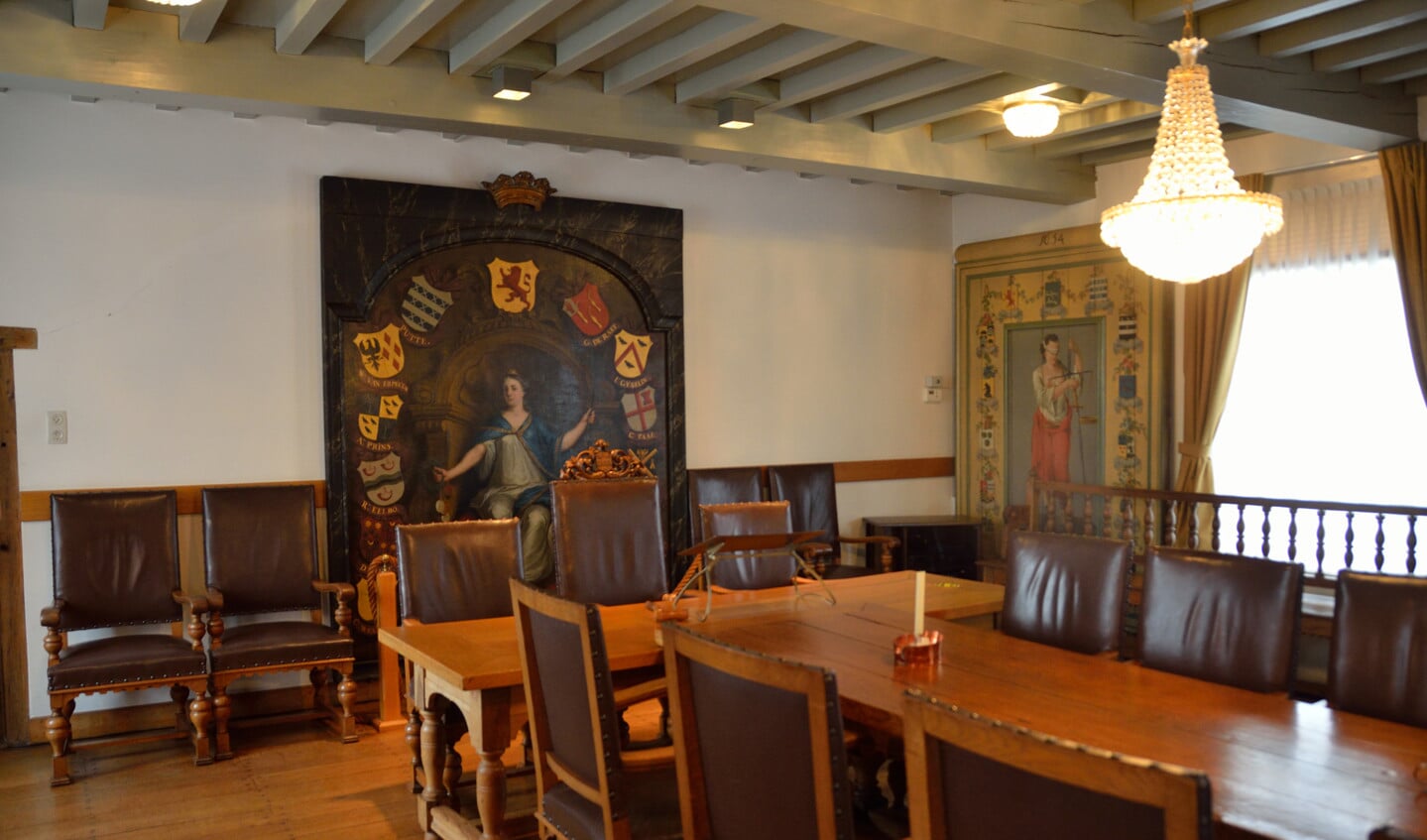 De voormalige raadzaal in Geervliet.