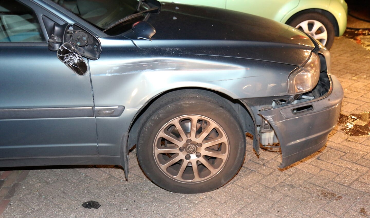 De schade aan de geparkeerde auto wordt onderling geregeld