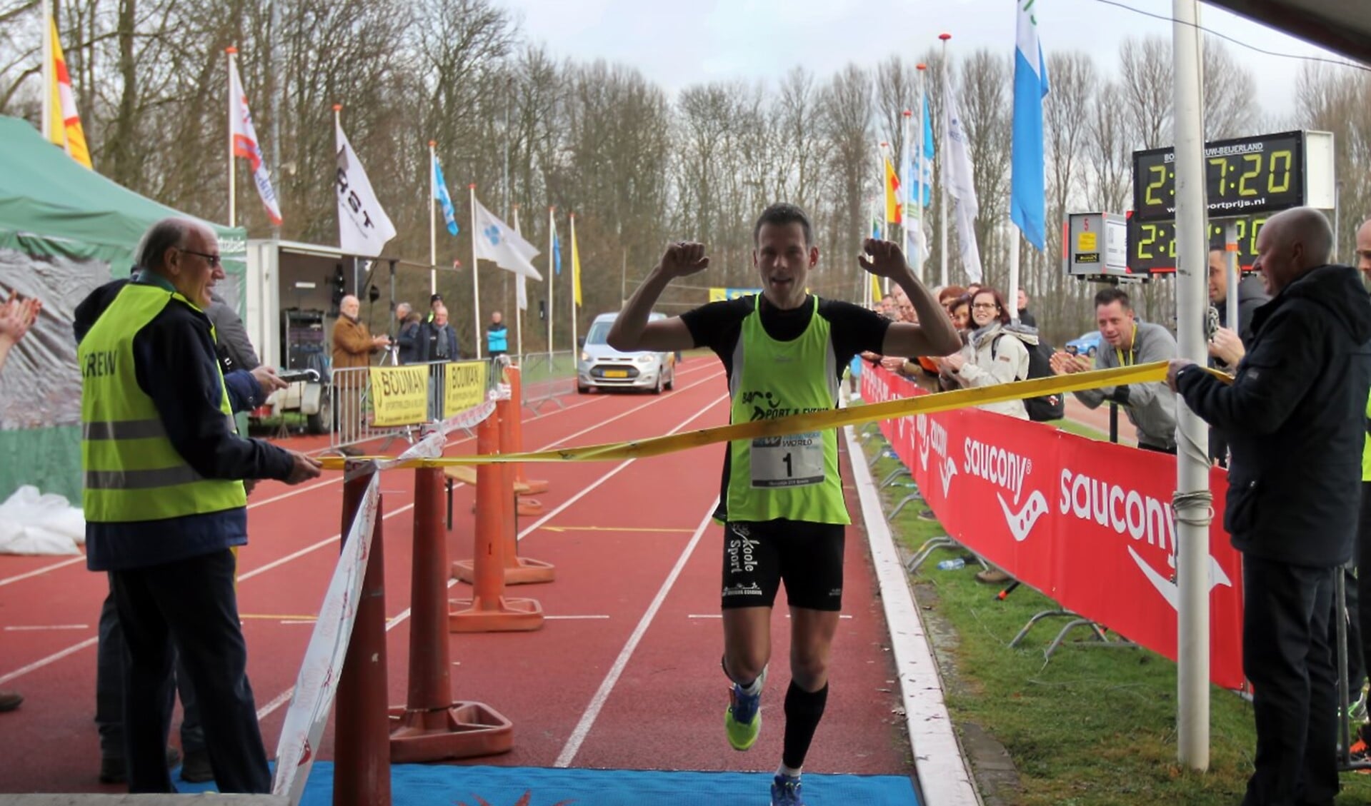 Zondag kwam Remy Vasseur als eerste over de meet tijdens de elfde editie van de Spijkenisser marathon. Fotografie: Peter de Jong.