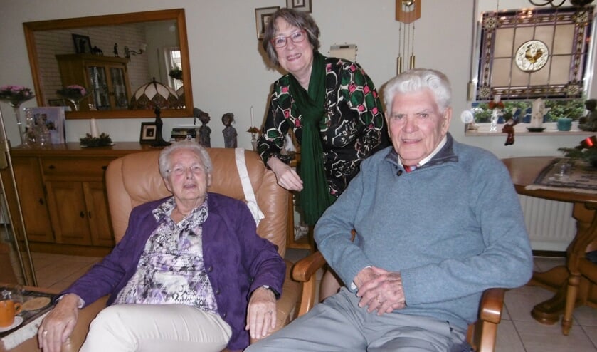 60 jaar na het jawoord kreeg het paar de burgemeester op bezoek. Foto: Anita Tempelman.
