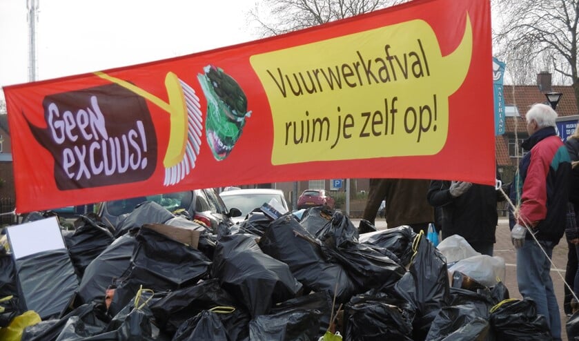 Begin dit jaar werden er 375 zakken met vuurwerkafval opgehaald in Waterland. Foto: Anita Tempelman.