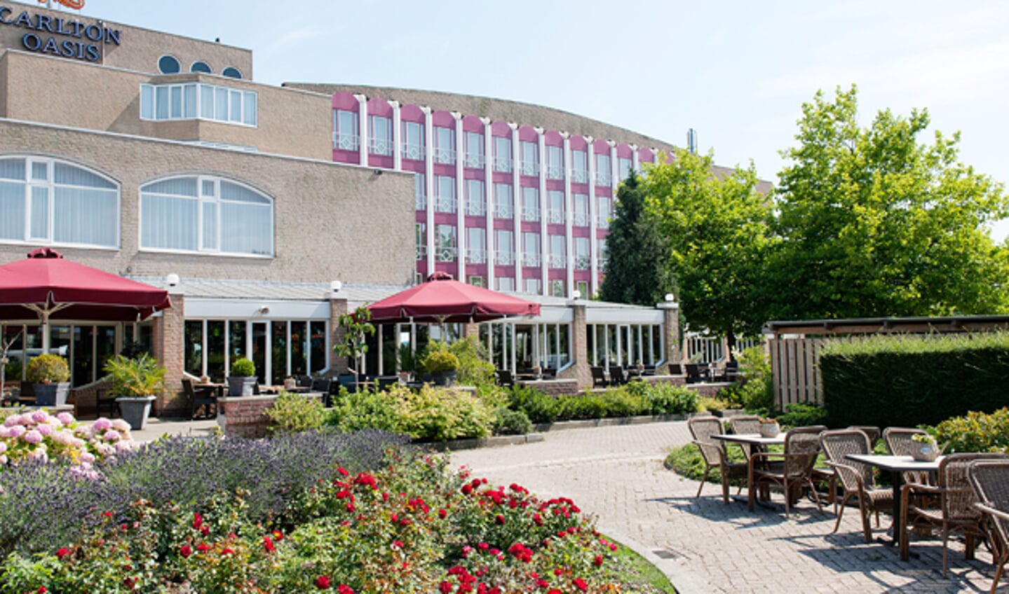 De gemeente heeft geen bemoeienis met de opvang in het Carlton Hotel. Dat is een afspraak tussen de hotelketen en het COA.