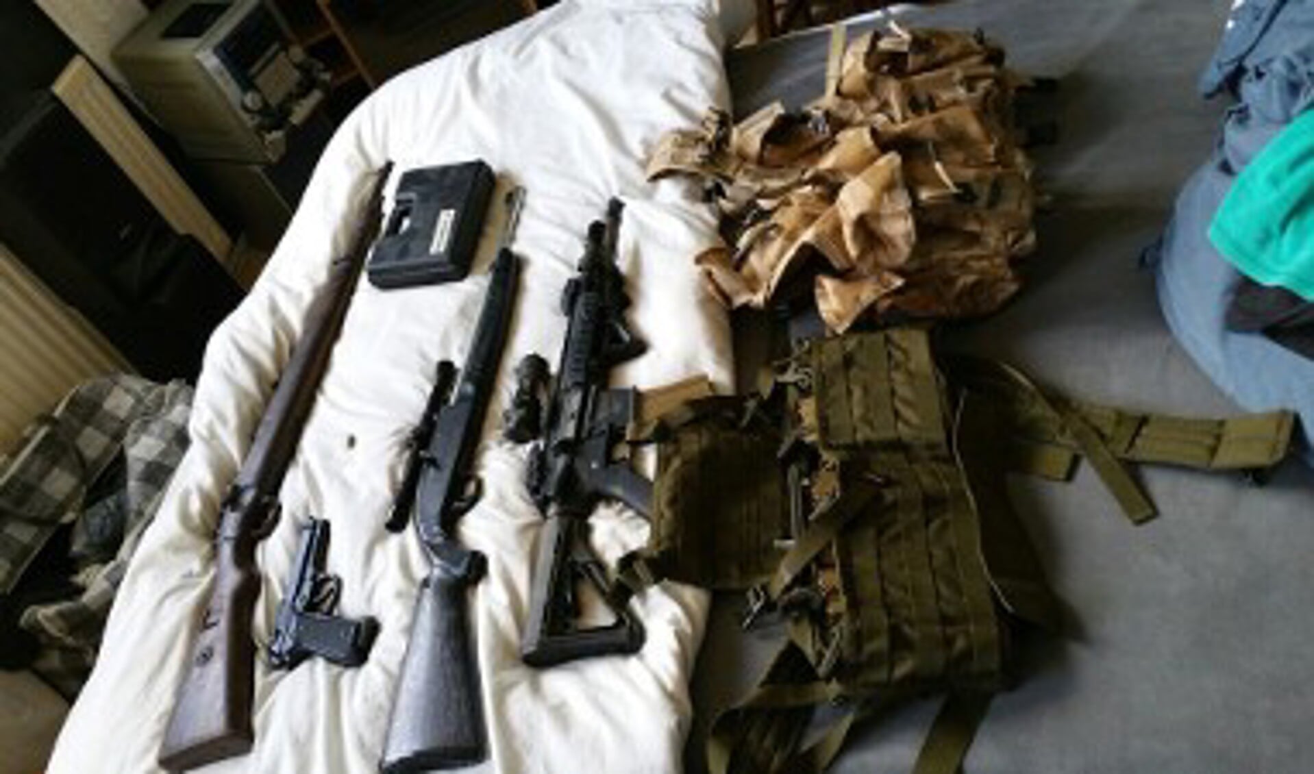 De gevonden wapens. Foto: Politie.