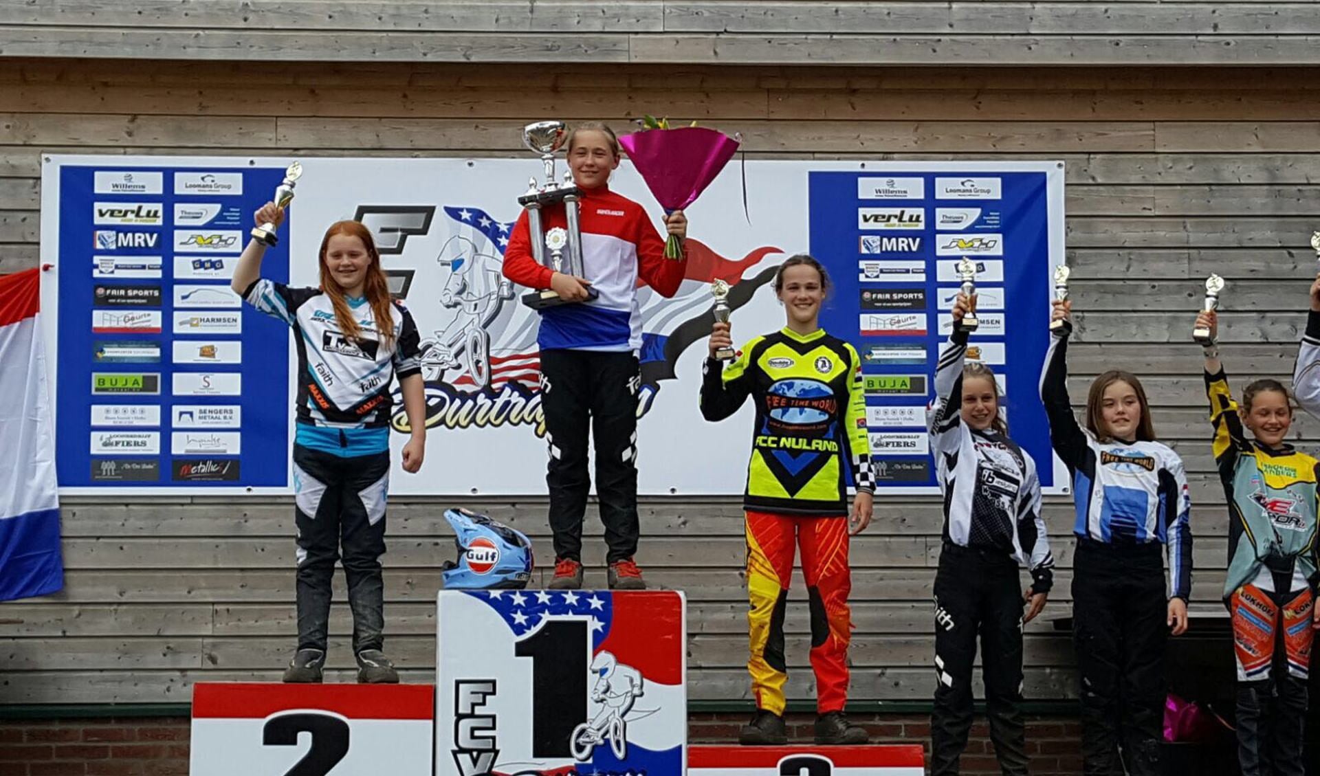 Yvette de Waard uit Spijkenisse heeft in Luyksgestel de nationale BMX titel behaald bij de girls 12-jarigen.