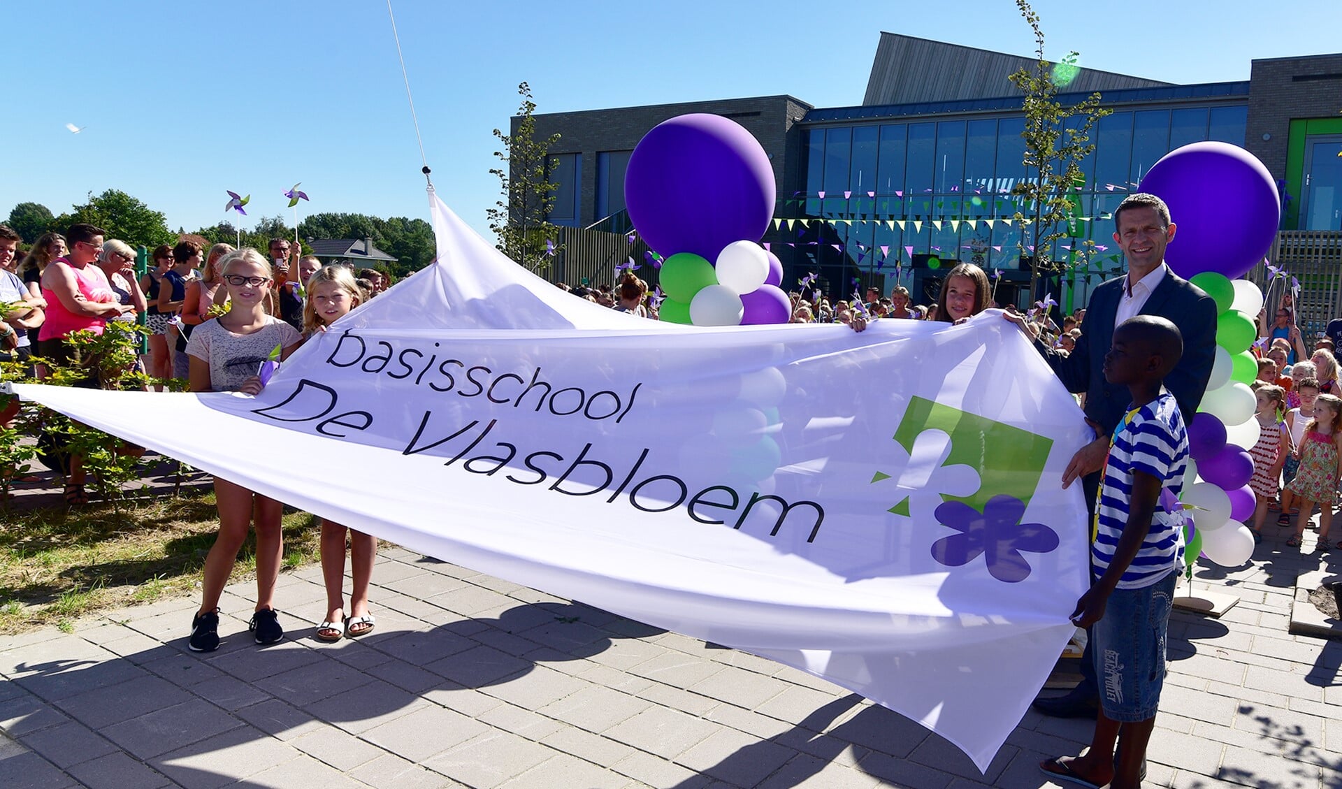 Een nieuwe naam, dus een nieuwe vlag. Fotografie: René Bakker.