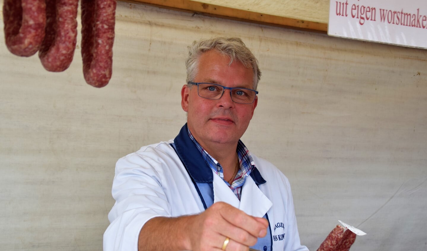 Slager Ger van Koppen uit Zuidland verkoopt zijn zelfgemaakte frikandellen door heel Europa