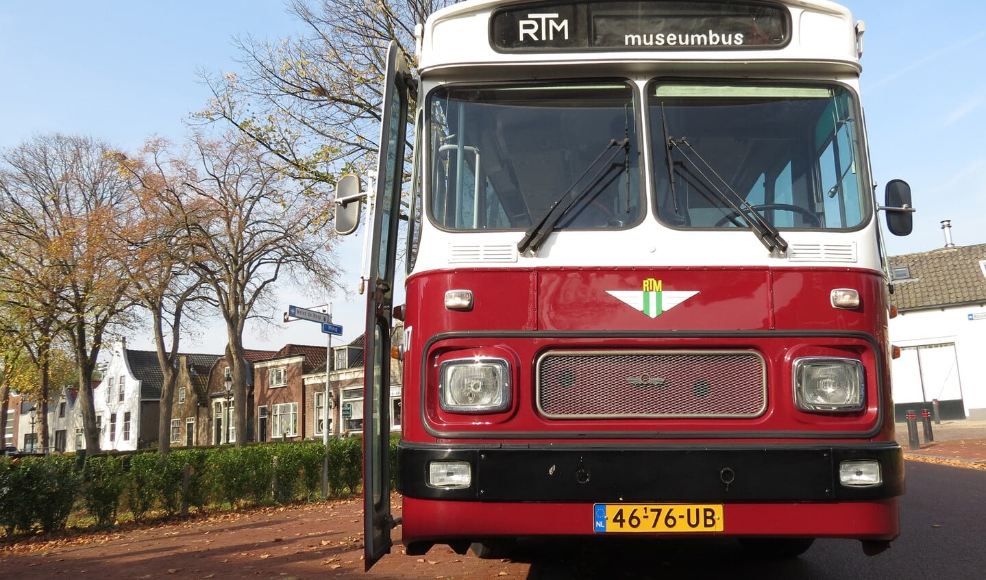 De rode bus was even terug in Abbenbroek.