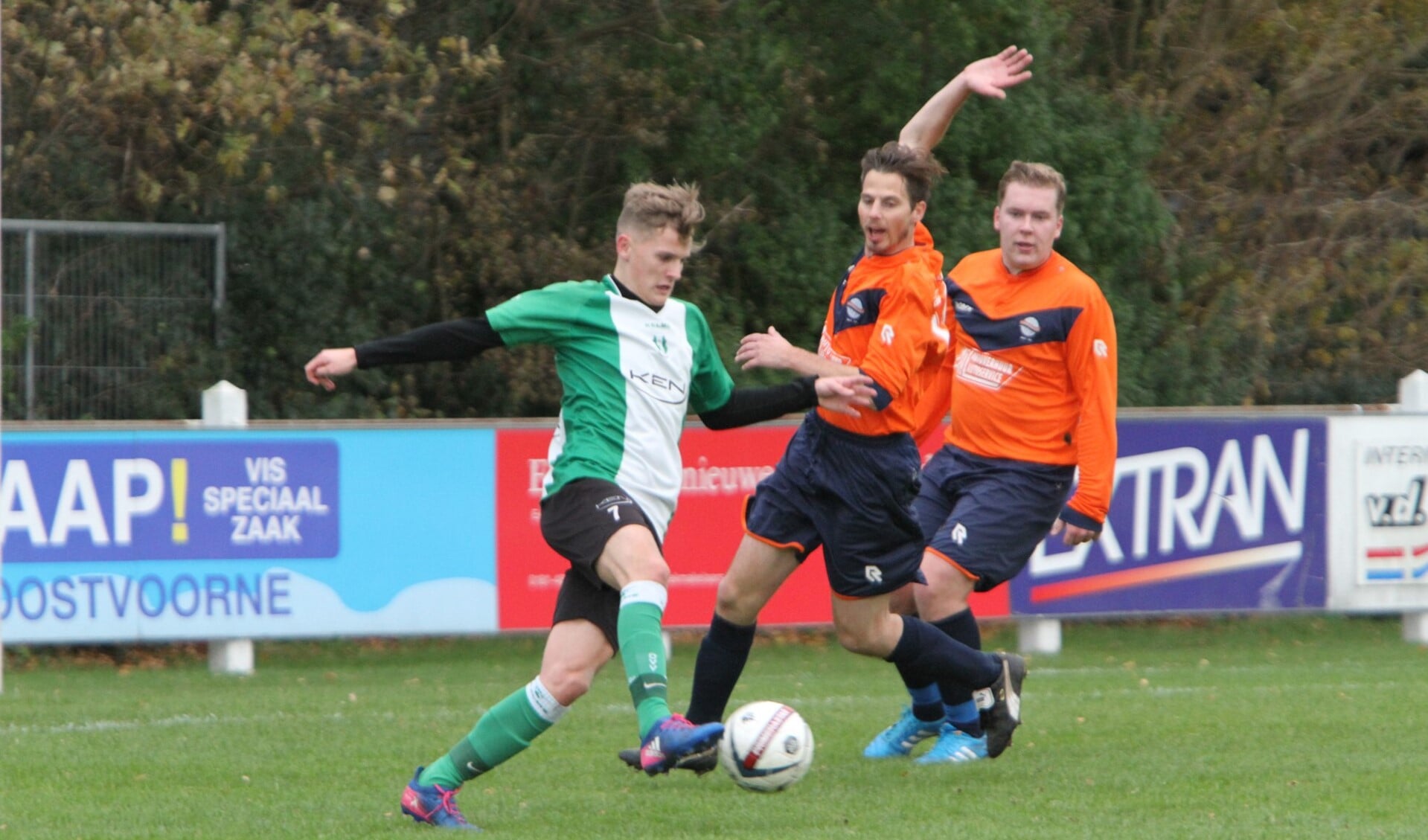 Terrence van Noord had met 3 goals een flink aandeel in de 11-0 monsterzege van OVV op SV Simonshaven. * Foto: Wil van Balen.