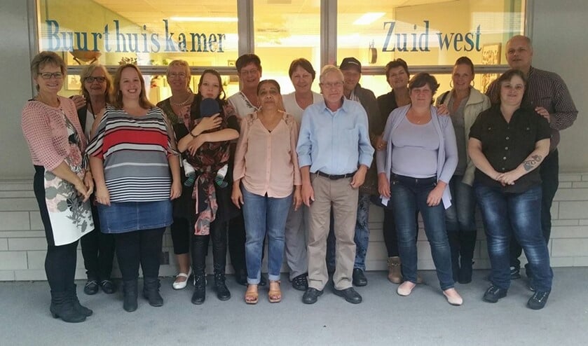 De buurthuiskamer wordt gerund door vrijwilligers.