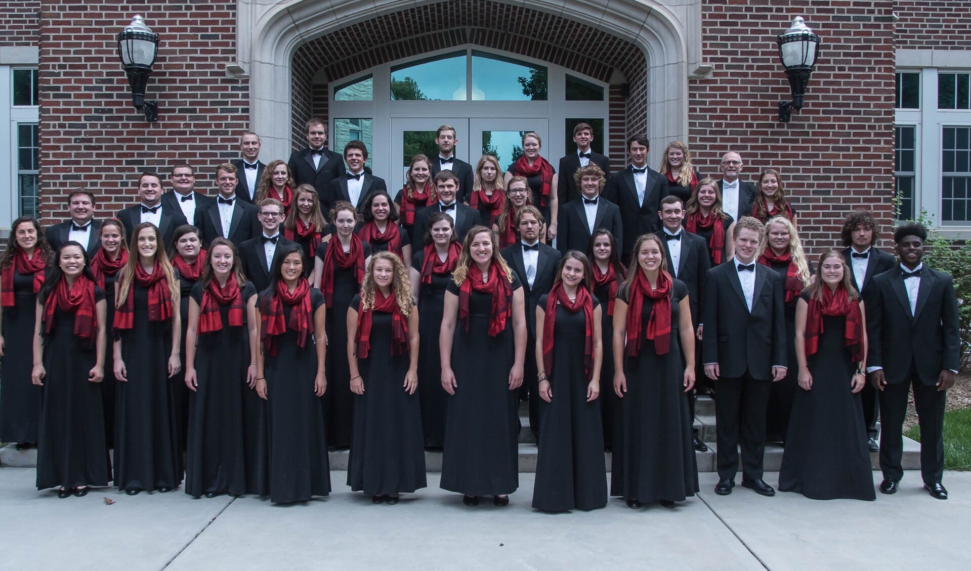 Het koor bestaat uit 44 zangers/zangeressen, allen studenten van het Bethel College in North Newton, Kansas.