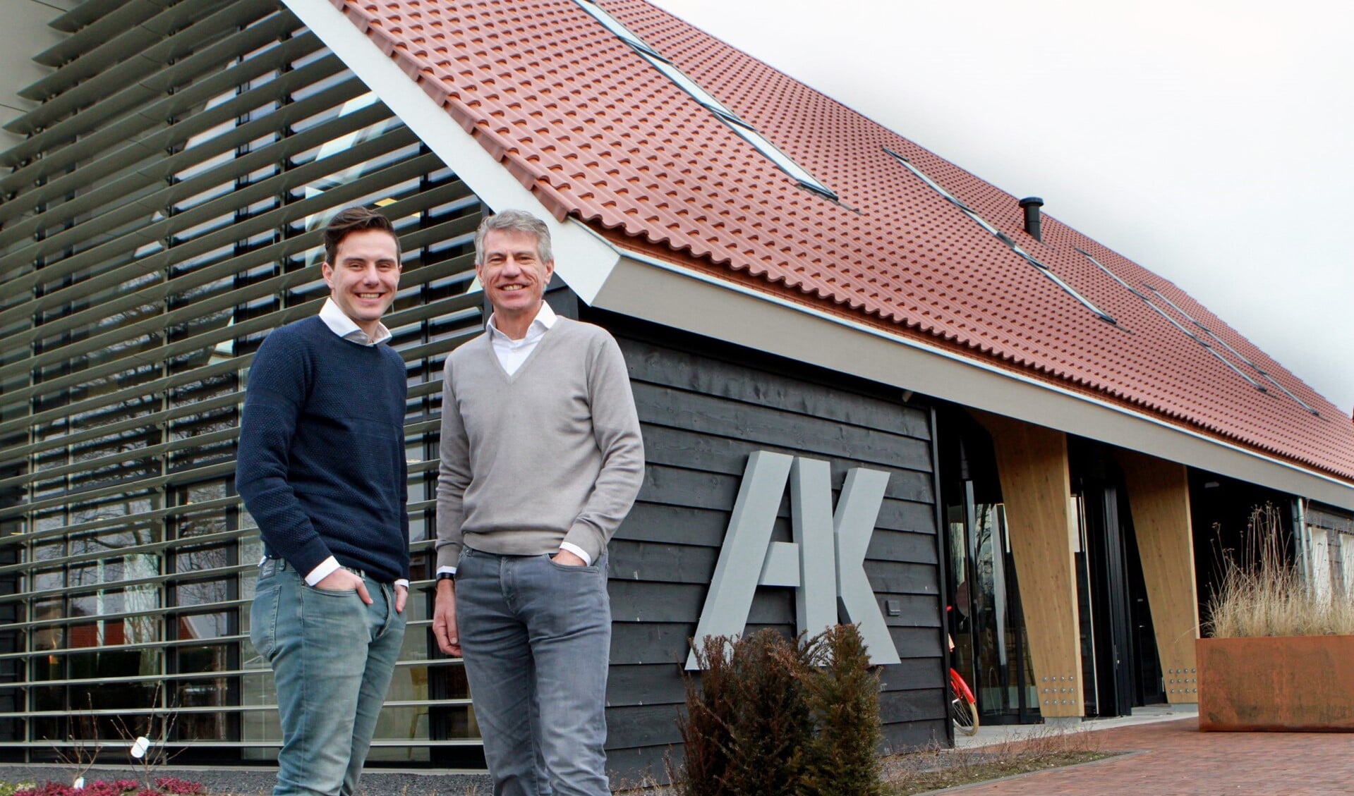 David en Leen Keijzerwaard voor het stijlvolle bedrijfspand in Oudenhoorn.