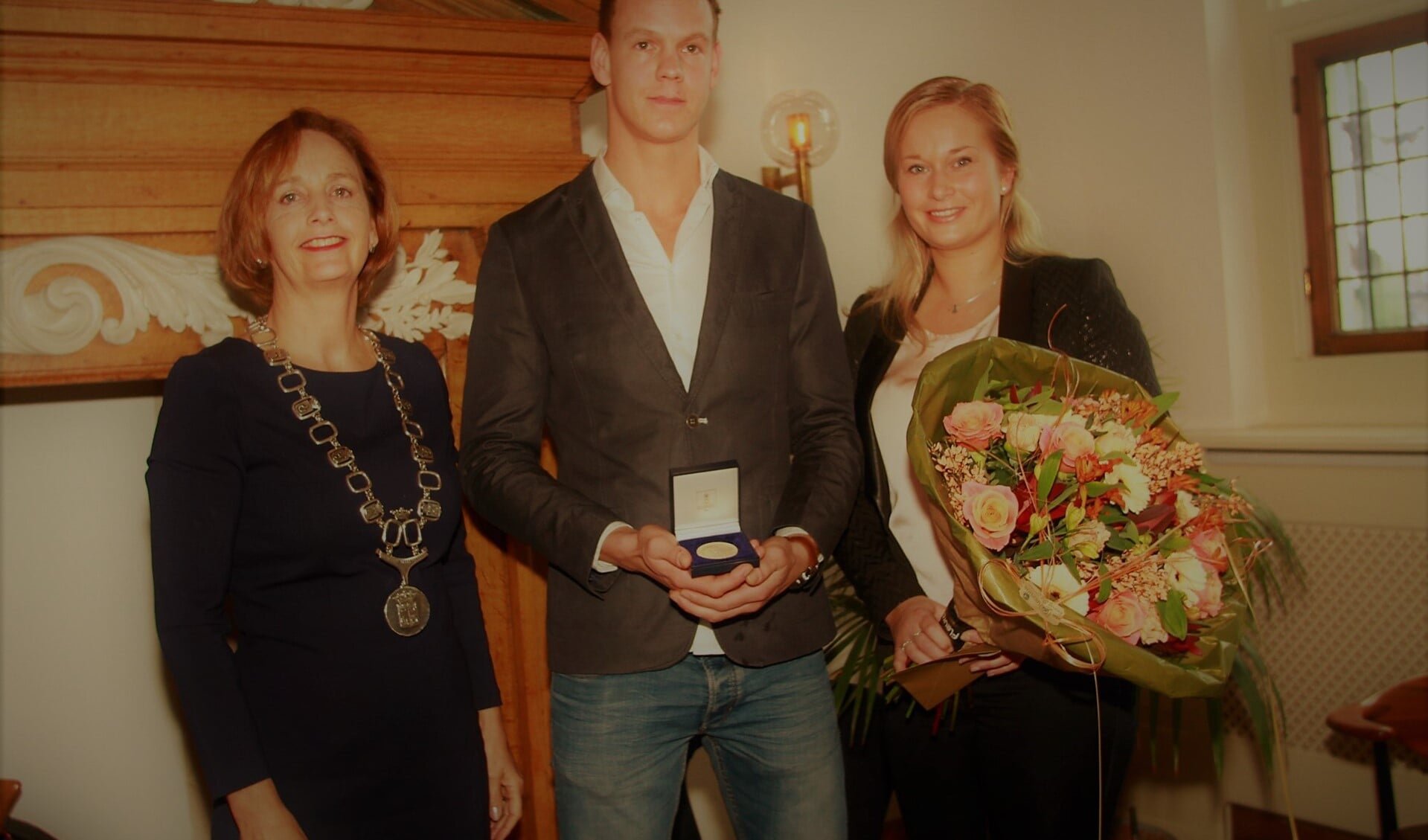 Bloemen en een medaille voor Willem en Maxime Groeneveld