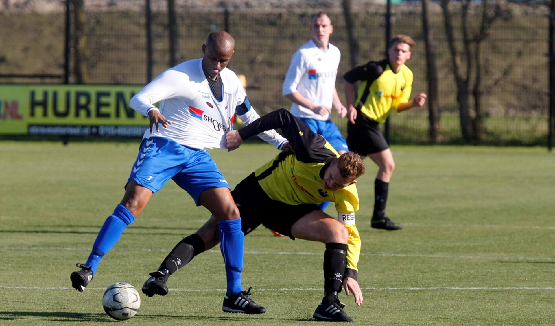 Aanvoerder Jamal Abdalla blijft ook met zijn ploeg tegen FC Vlotbrug fier overeind.
