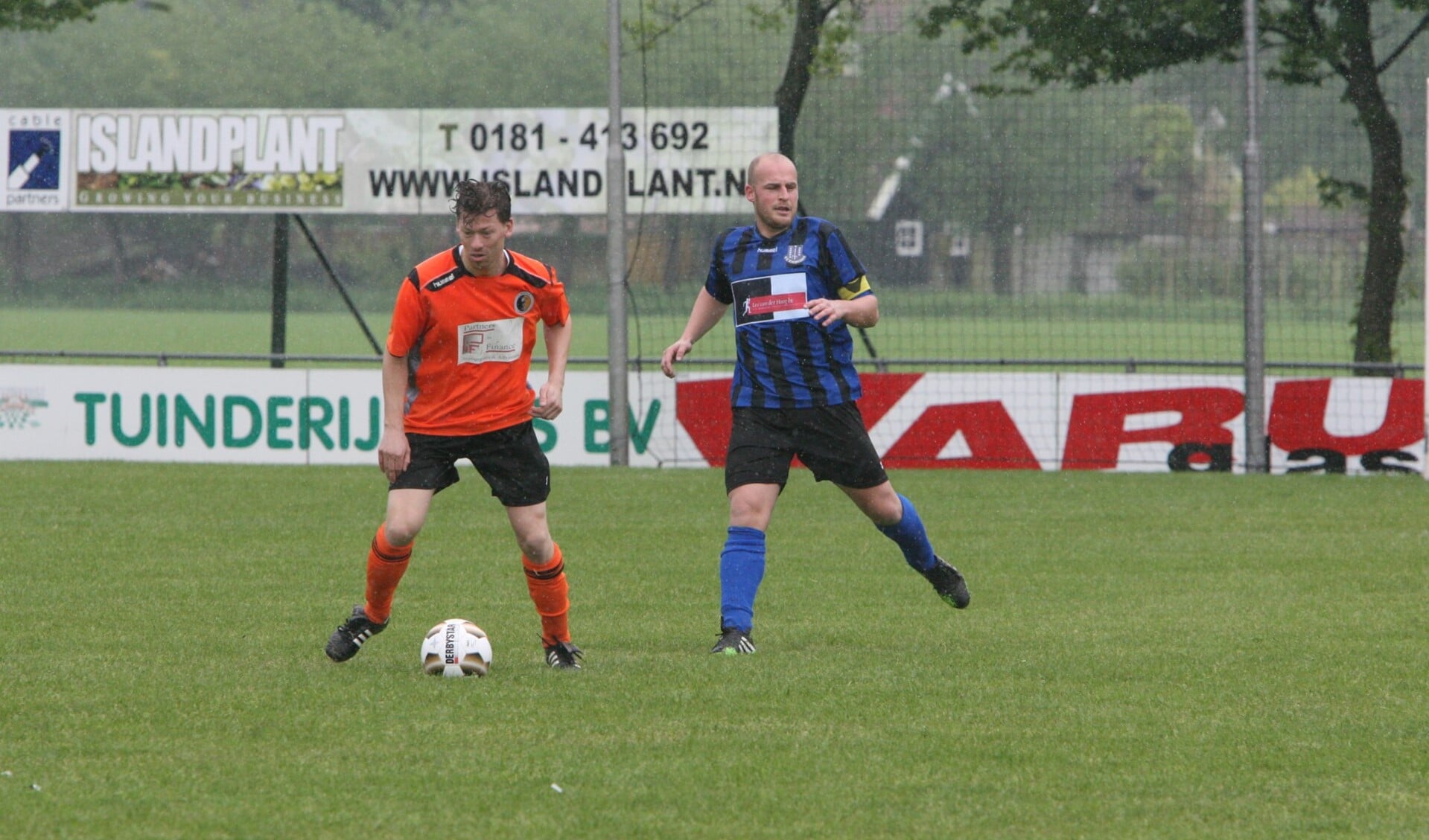 Sander de ruijter tekende voor de 0-2 voor Rockanje in de derby bij Vierpolders. * Foto: Wil van Balen.