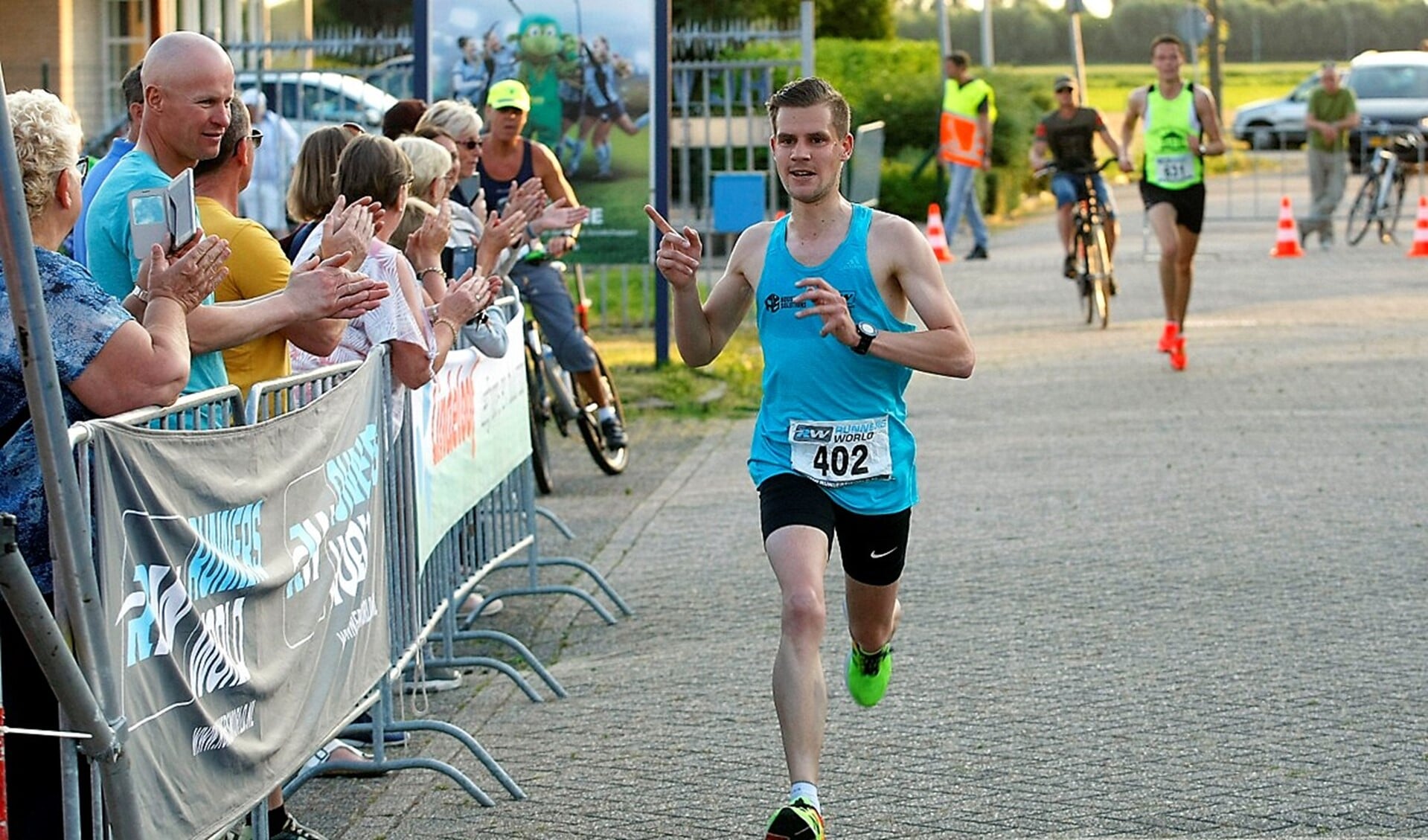 Erwin Poldervaart snelt in recordtijd naar zege in Wallenloop.