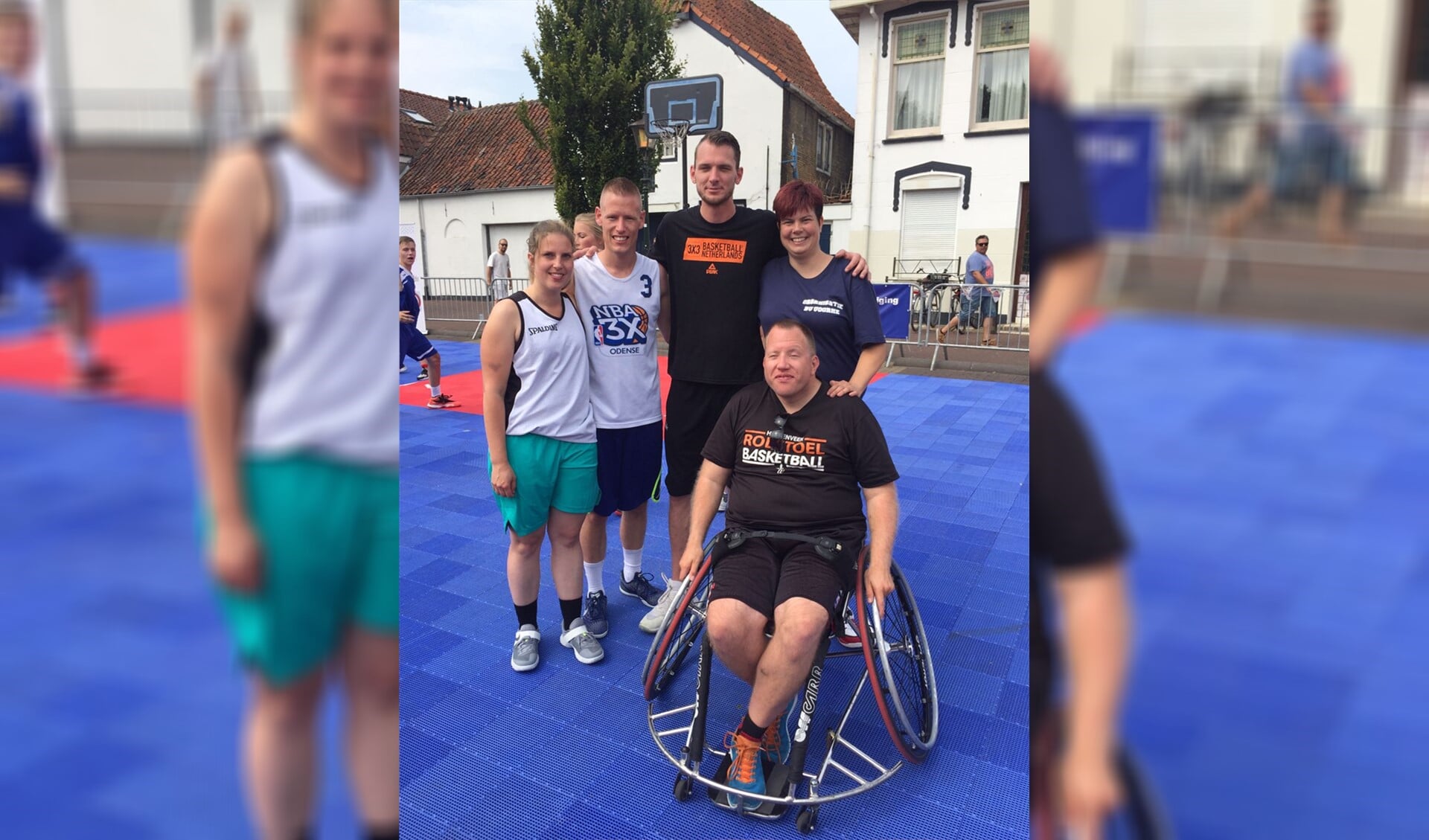 Sjoerd van Vilsteren Irechtsonder), speler van het nationale rolstoelteam dat zilver won tijdens het WK 2017, woonde de clinics bij.  