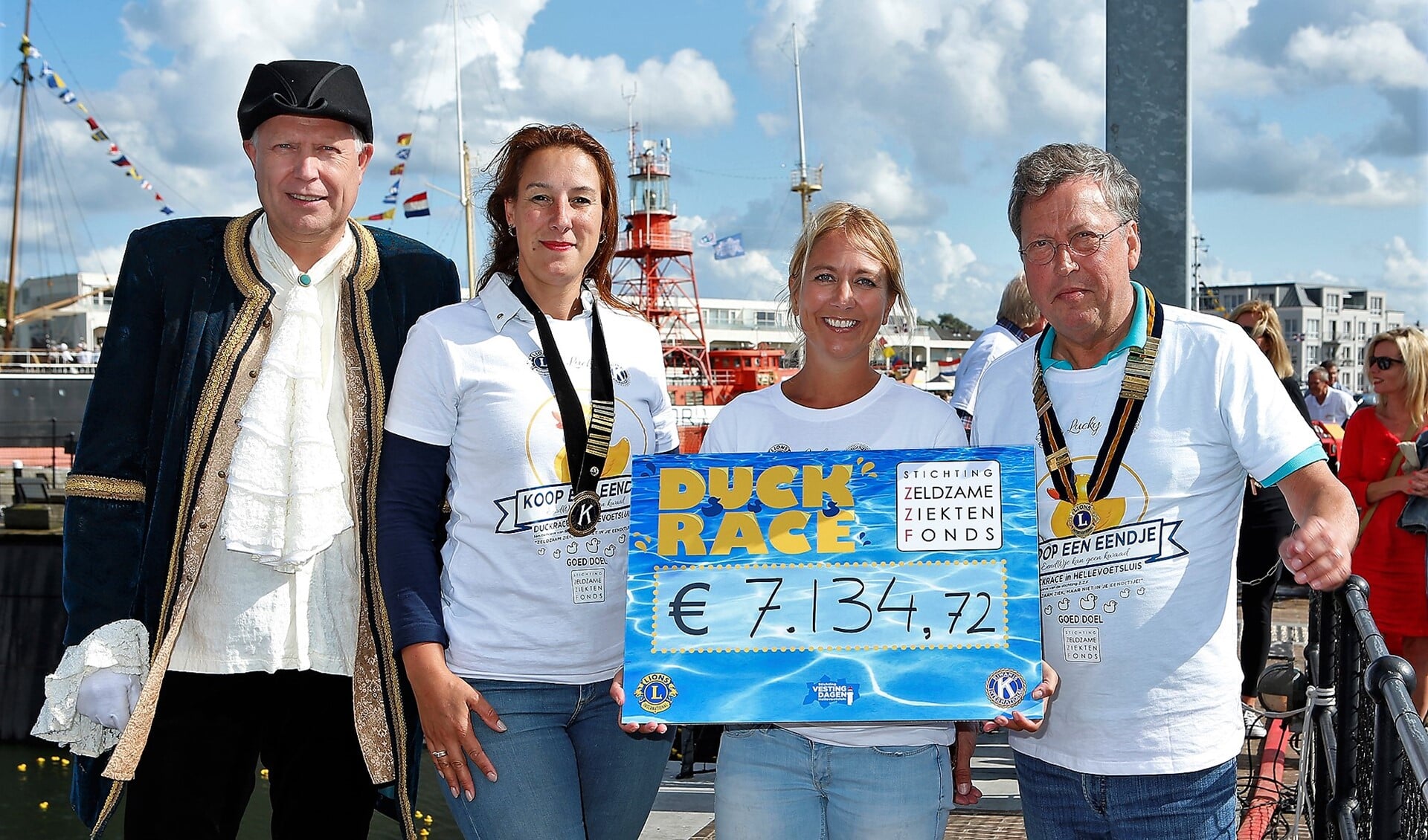 Van links naar rechts: Jan Blanken, Natalie Ligthart (President Kiwanis), Danielle Malipaard (ZZF) en Bert Kamphuis (President Lionsclub Haringvliet)