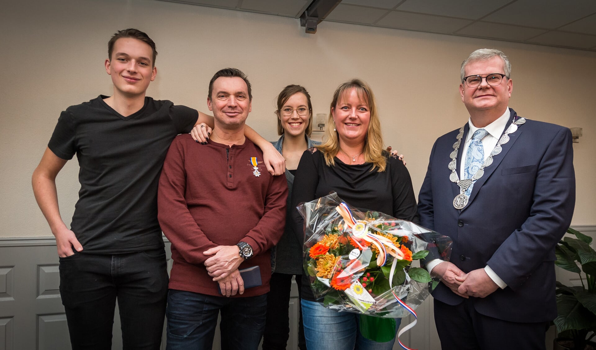 Tijdens de nieuwjaarsreceptie van de brandweer in Herkingen werd hij verrast door locoburgemeester Peter Feller.