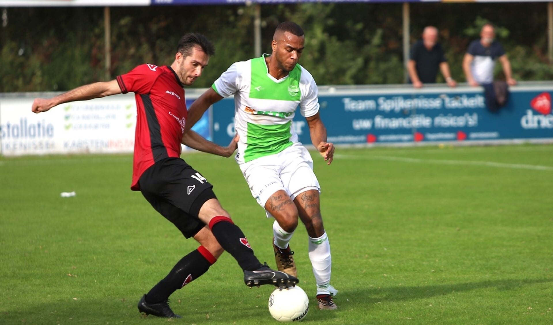 Spijkenisse is zaterdag door de benauwde zege op FC Rijnvogels (2-1) gestegen naar de koppositie in de hoofdklasse.