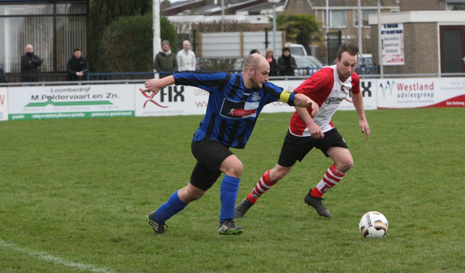 Jesper Lakerveld scoorde bij GHVV '13 de 0-2, maar blesseerde zich ook aan een hamstring. * Archieffoto: Wil van Balen.